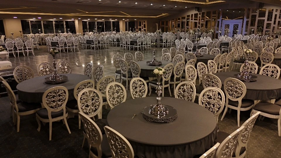 Salon Berra Geniş ve Ferah Organizasyon Alanı