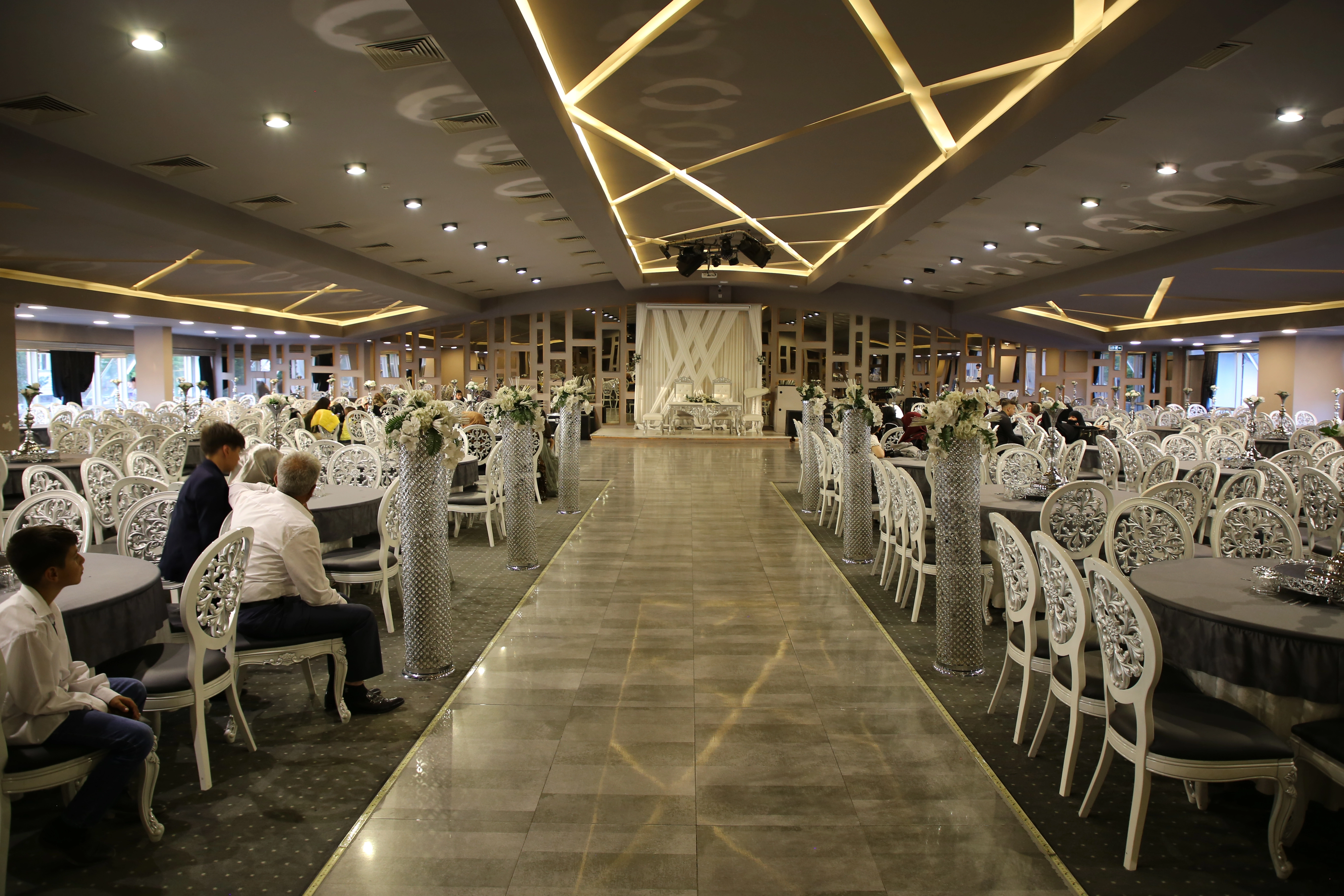 Salon Berra Sahne ve Profesyonel Ses Sistemi