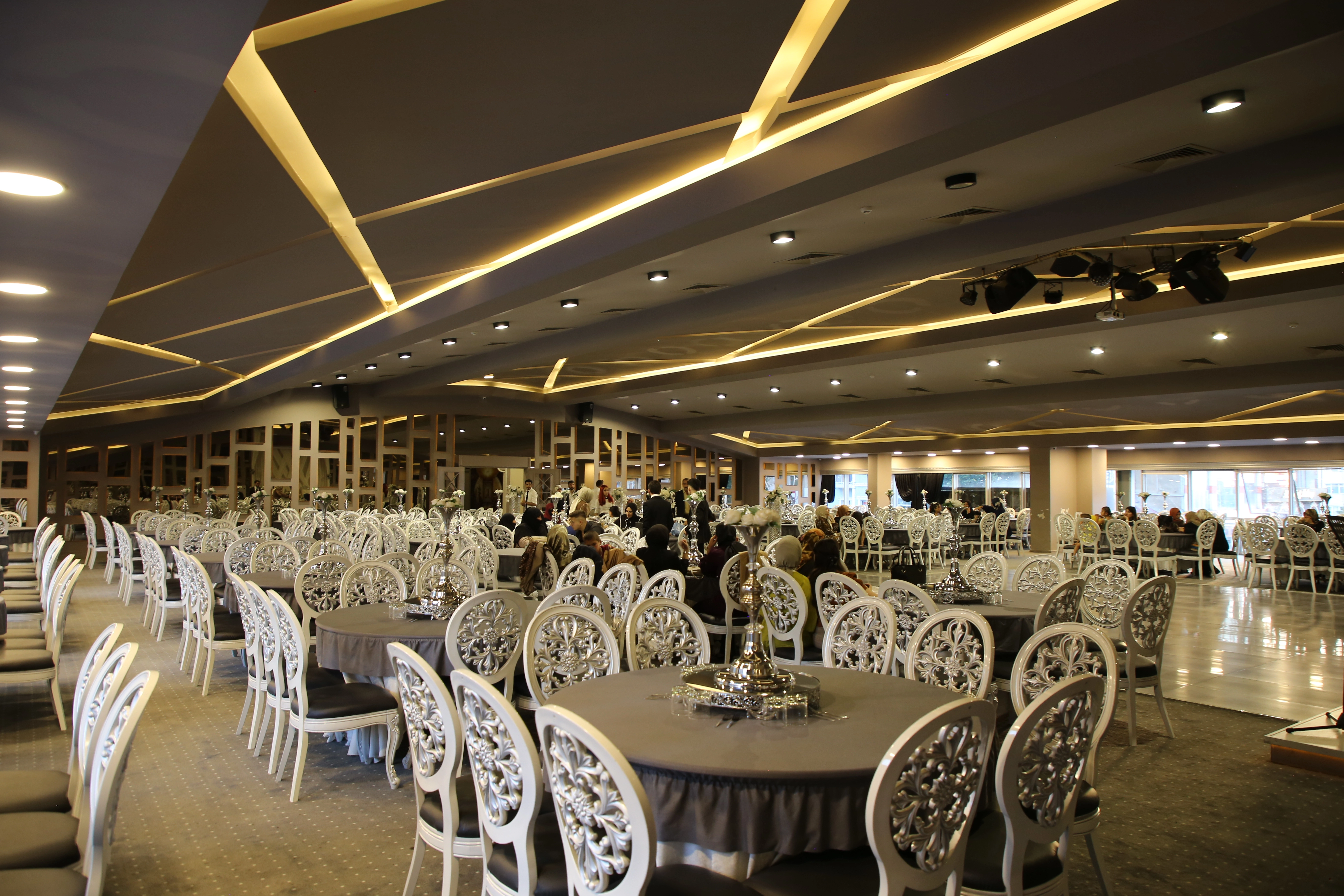 Zarif Oturma Düzeni ve Konfor